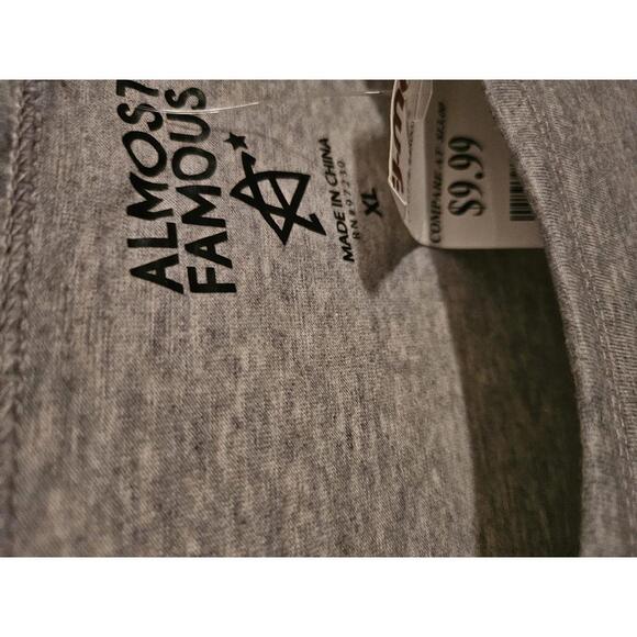 Almost Famous - women's XL cropped T-shirt gray - NWT - Picture 2 of 2